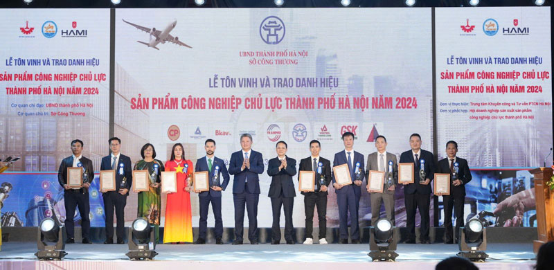 Các doanh nghiệp được vinh danh Top 10 SPCNCL Hà Nội 2024.