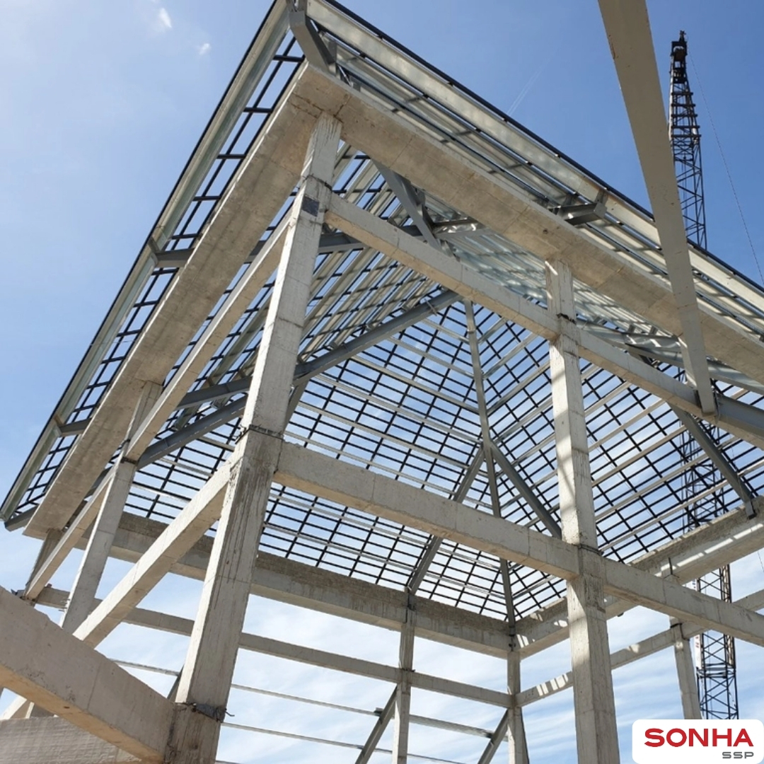 Ống inox tạo khung, giàn mái