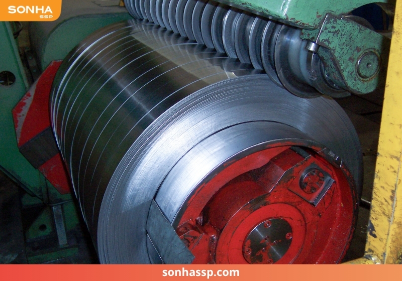 Cold rolled coil has a bright, smooth, and polished surface.