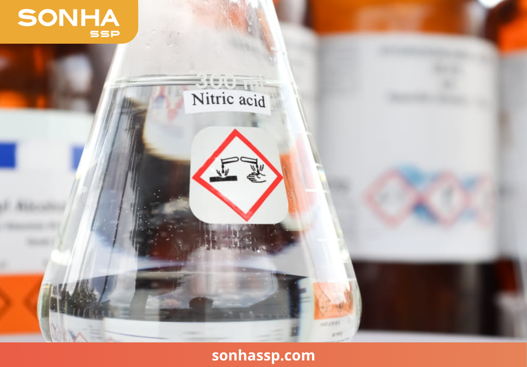 Nitric Axit là hóa chất chuyên dụng làm sạch các vết rỉ sét